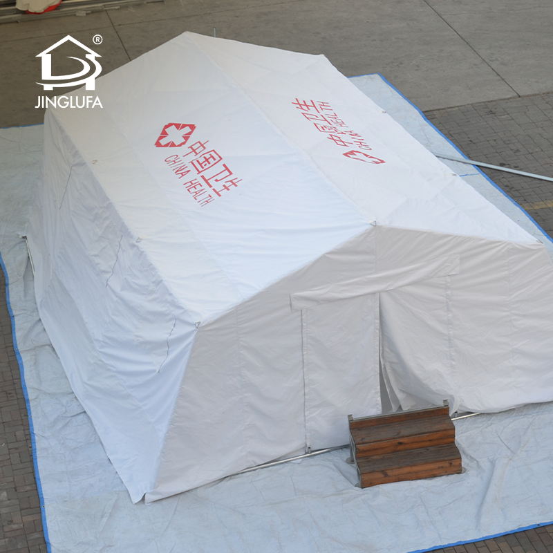 Tenda dengan bingkai logam